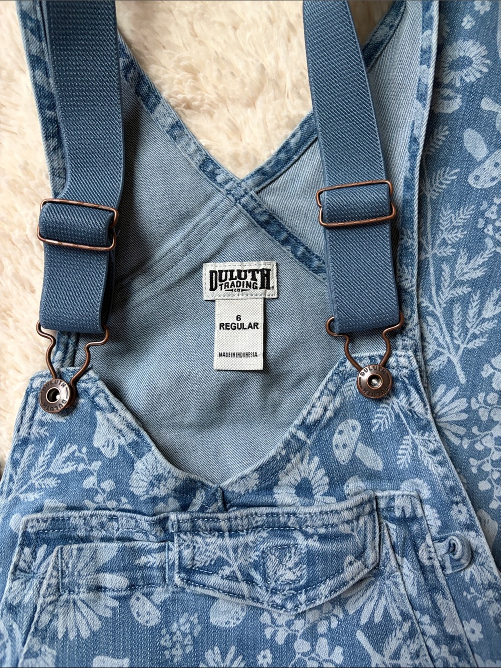 Like New Duluth Women’s Print Light Blue Denim Overalls - Picture 6 of 6